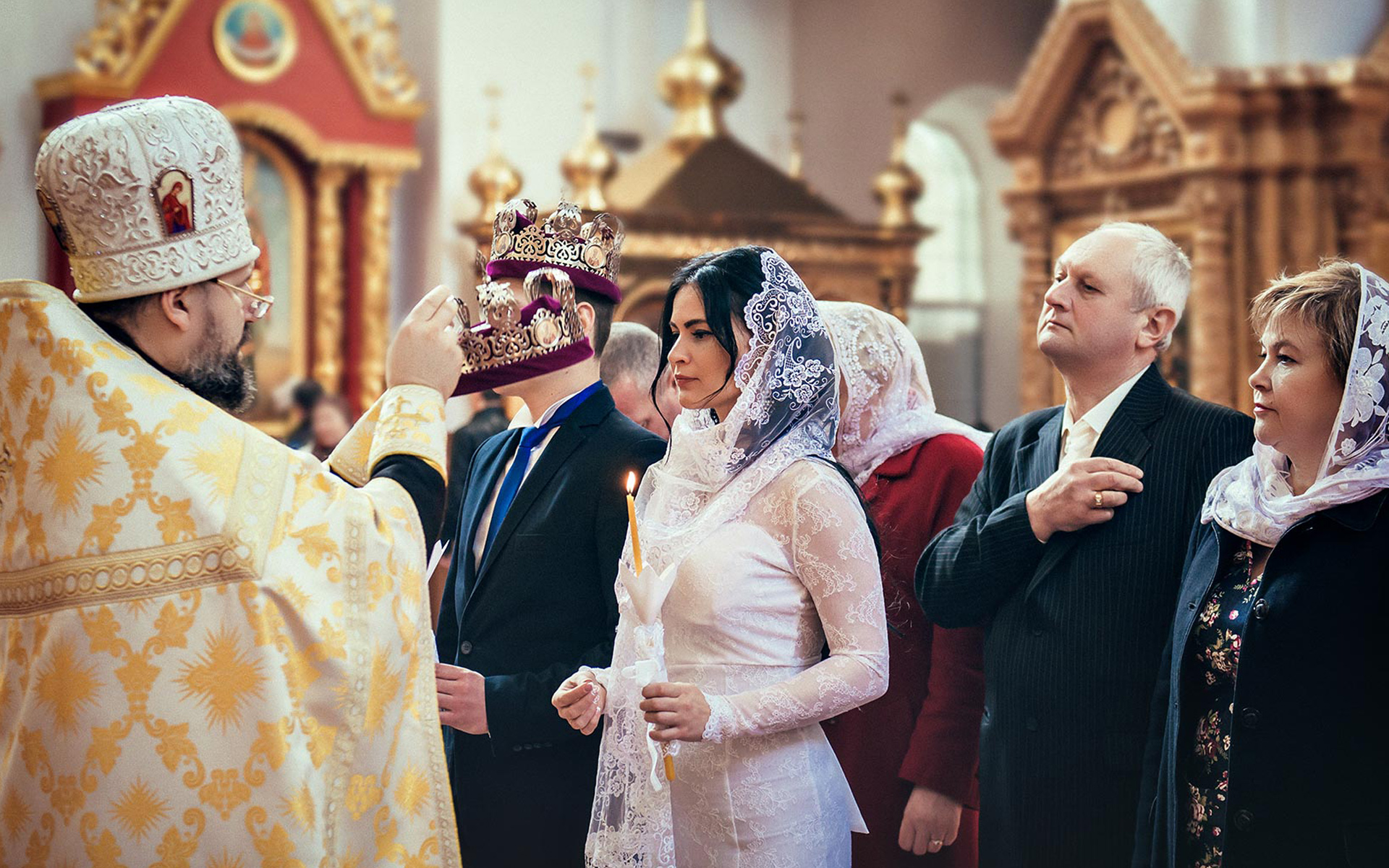 Перед венчанием. Венчание. Венчание в церкви. Фотосъемка венчания в церкви. Венчание в церкви в России.